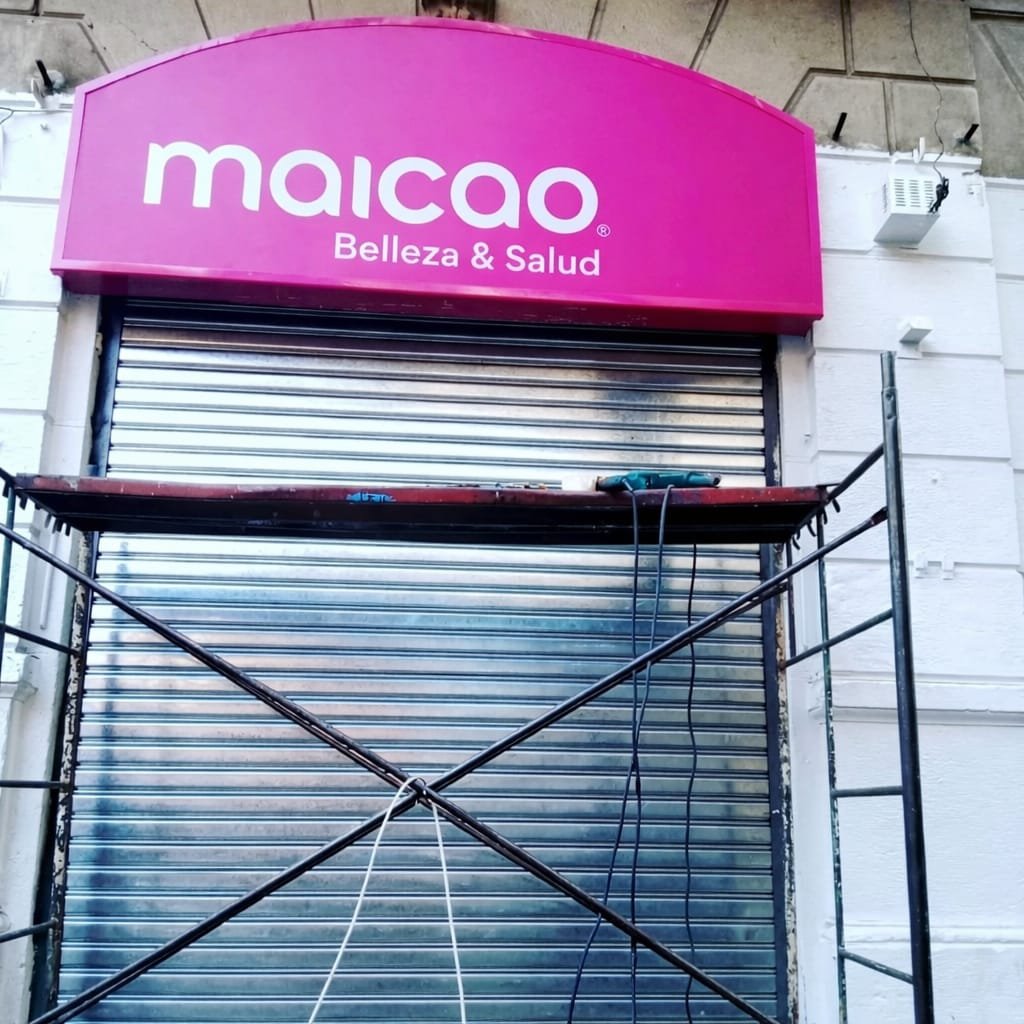 Instalación de cortina metálica