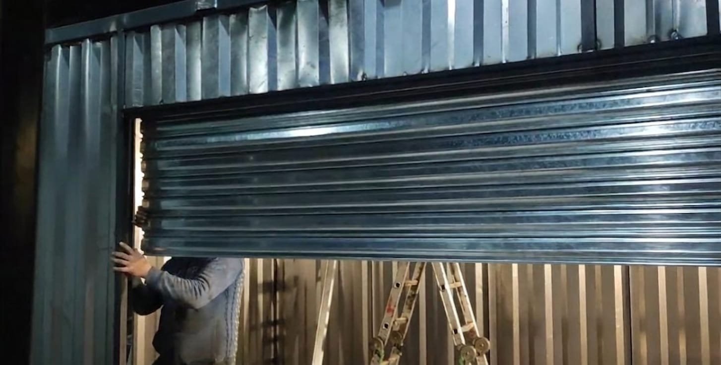 Proceso de montaje cortina metálica